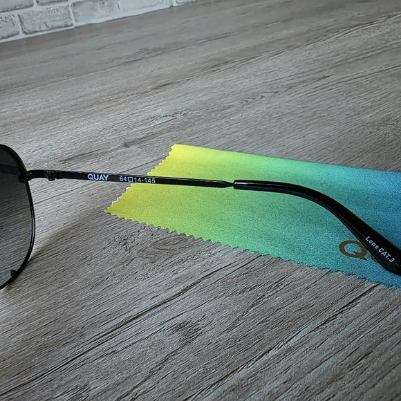 NWT QUAY Australia “High Key” Polarized Aviator Sunglasses – Black – 64□14-145